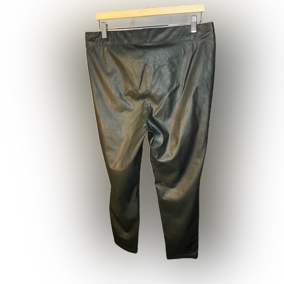 Max Studio faux leather leggings/ pull on pants XL - Picture 5 of 10